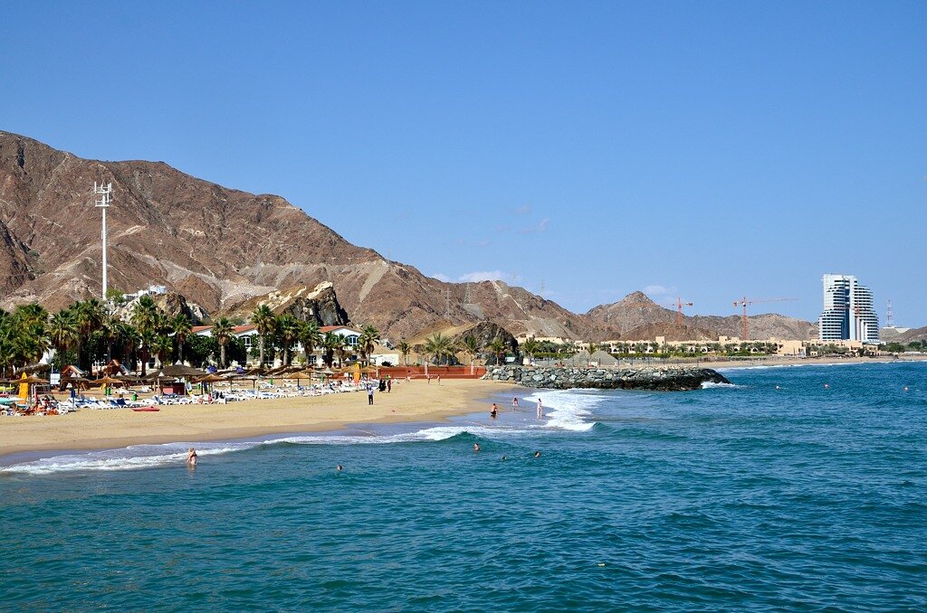 Эмираты оаэ фуджейра. Индийский океан фуджейра экскурсия. Фуджейра какой эмират. Фуджейра какой эмират. Фуджейра какой эмират.