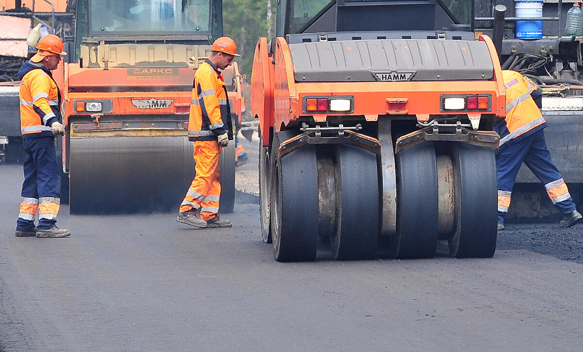 Укладка асфальта, фото с сайта https://www.zr.ru/d/story/17/908311/0-0.jpg