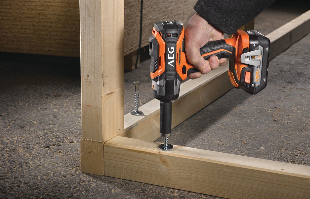 Бесщеточный аккумуляторный импульсный гайковерт AEG BSS18C12ZBL LI-402C