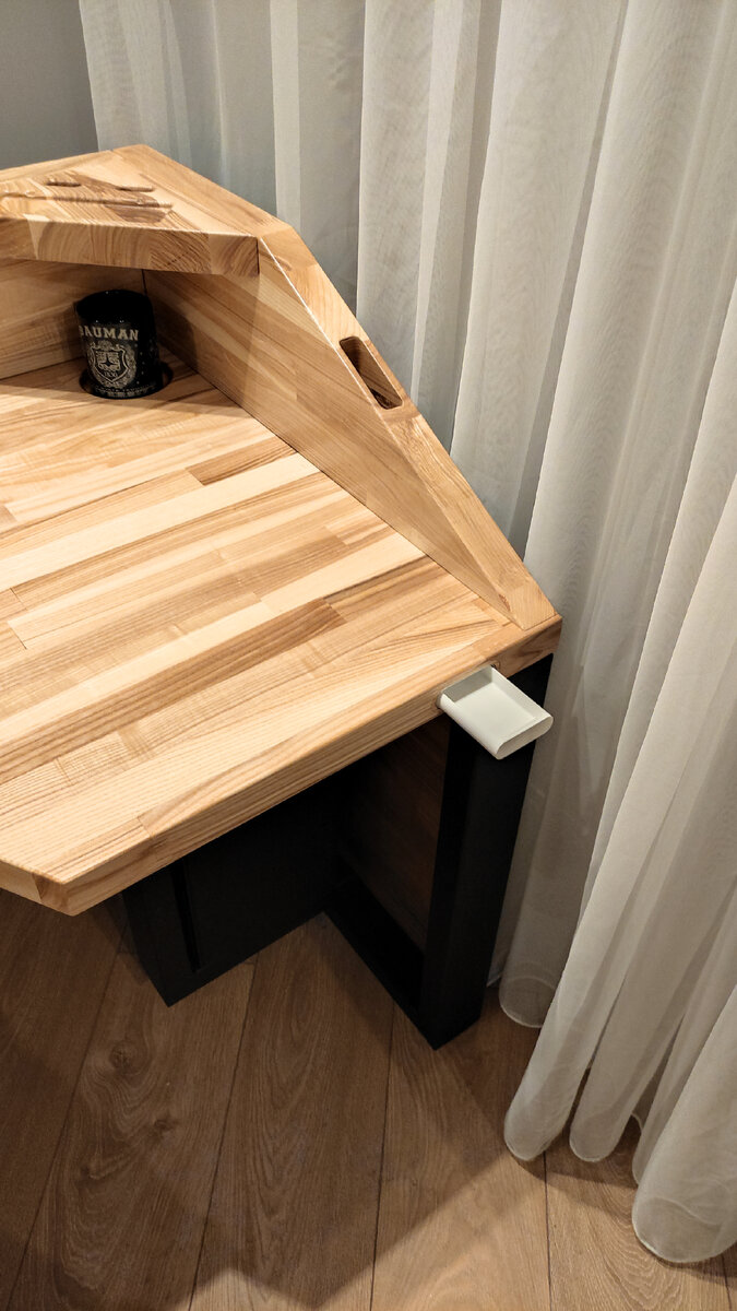 Отдел в столе, пенал в столе, игровая станция, nintendo switch