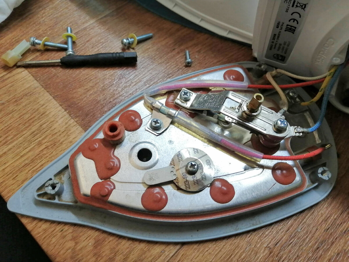 Подошва утюга внутри после чистки