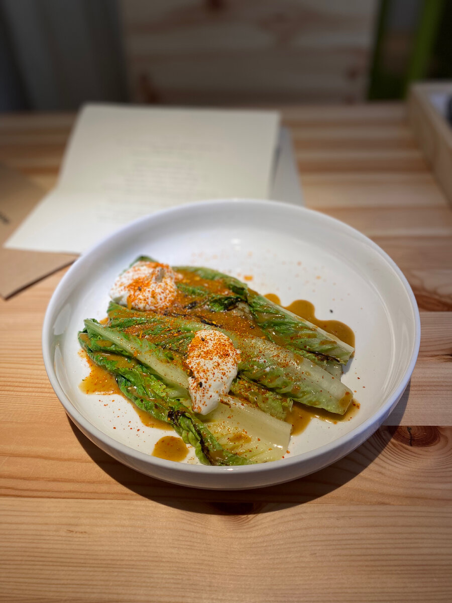 Жареный романо с фурикаке и йогуртом - 390р