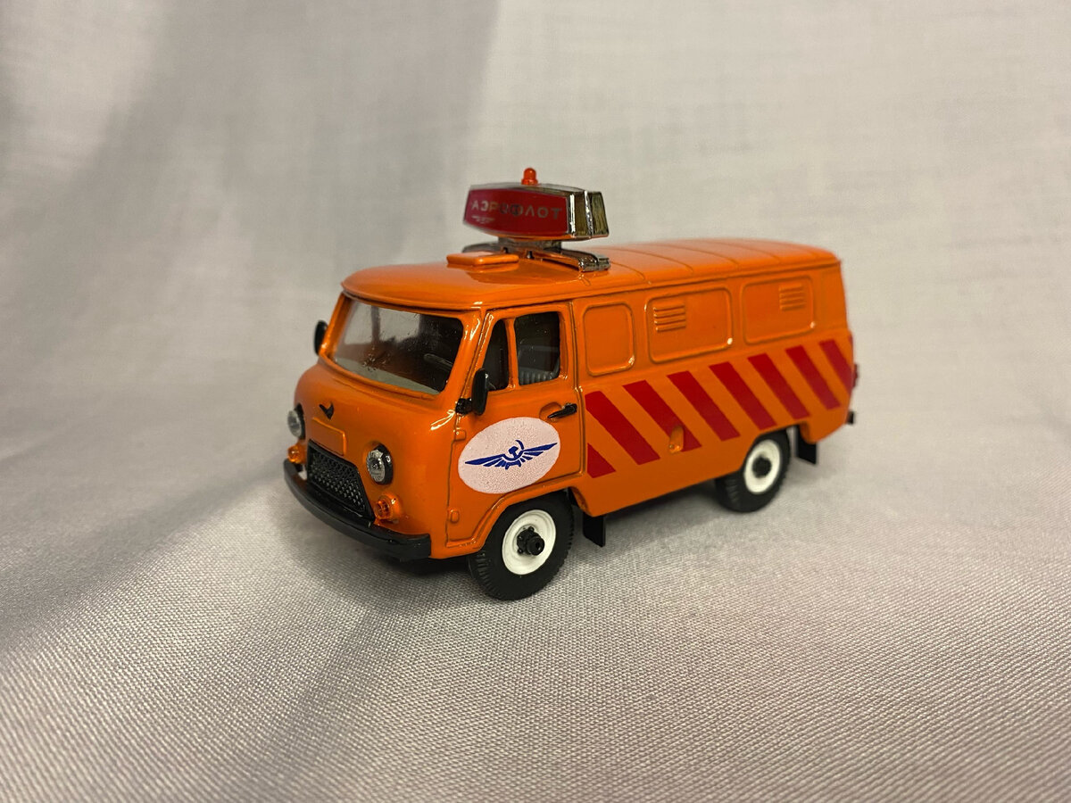 Модель относится к периоду с 2010-го (именно в этом году было зафиксировано первое появление таких модификаций) до 2012-го, когда завод приказал долго жить, но до самого конца в его модельном ряду была такая "буханка",