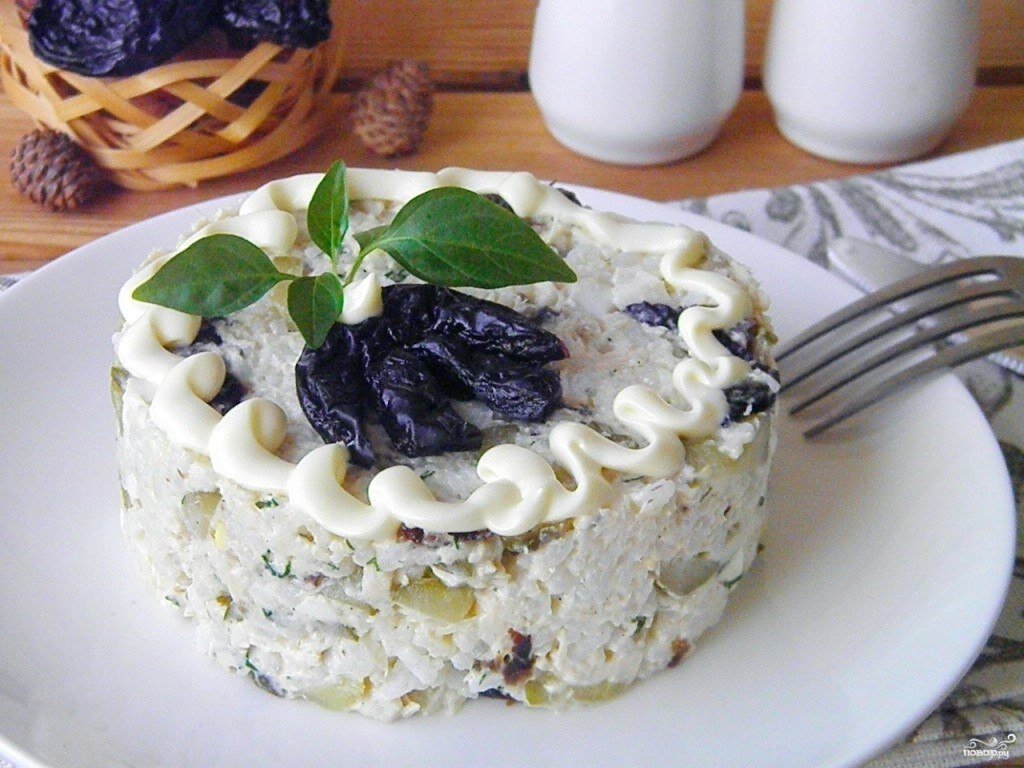 Салат из риса с чернослива