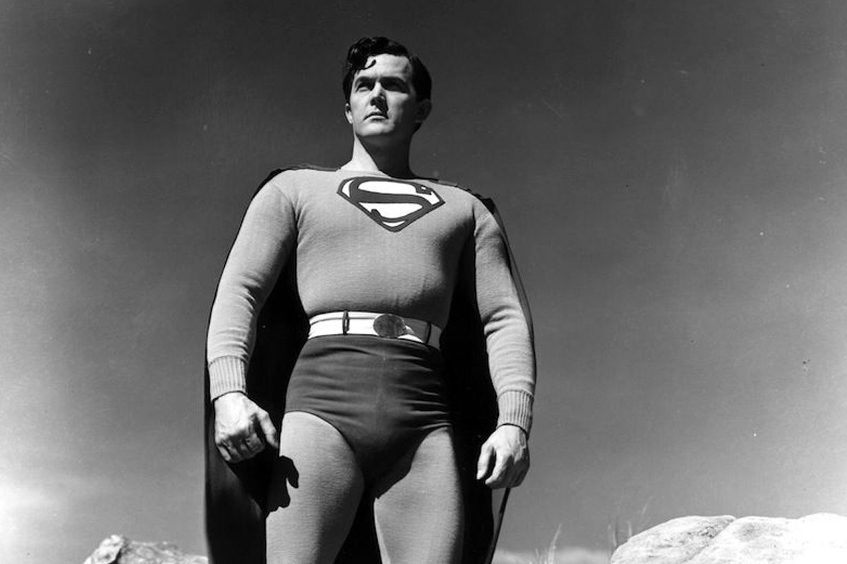 Капитан атом марвел. Комикс dc супермен бреник. Супермен против атомного человека. Rogol zaar dc comics. Супермен против атомного человека.