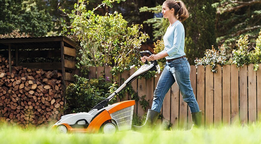 Стрижка газонов без усилий: аккумуляторная газонокосилка STIHL RMА 339 С