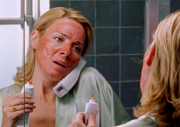 героиня Ким Кэттролл после химического пилинга (5 сезон, 5 серия) 