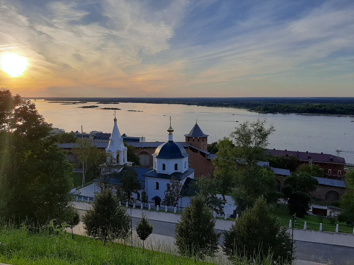 Вид с территории Кремля. Вечернее солнце. Красота! Фото автора.