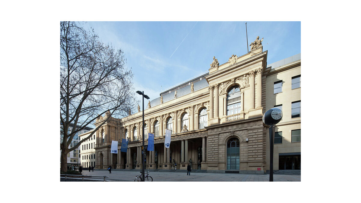    %Франкфуртская фондовая биржа© Фото : Wikimedia Commons/Mylius