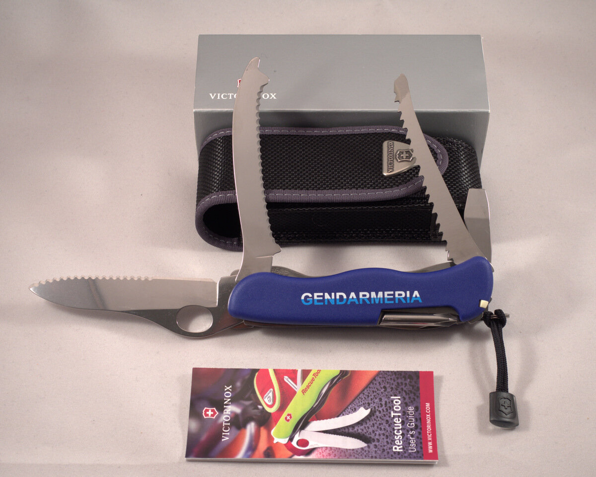 Швейцарский нож для жандармерии Сан-Марино на базе Victorinox Rescue Tools 