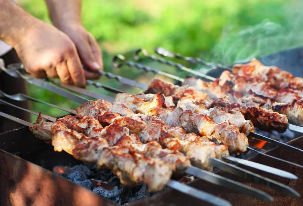 Снижение вероятности возгорания мяса на мангале