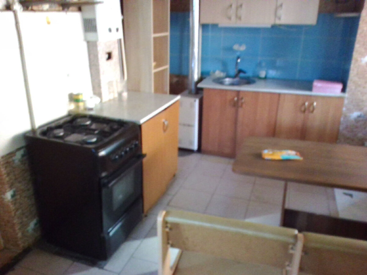 Нашла ещё фото кухни бывшей хозяйки. В углу напольный котёл.