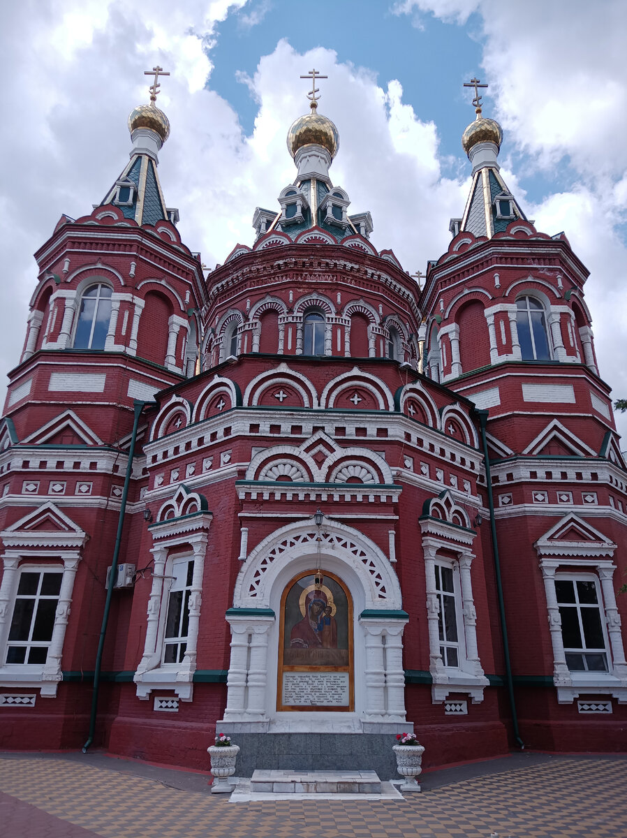 Сколько раз я слышал про этот собор, читал про него, видел его в новостях, но вот побывать там всё никак не получалось. Но в этом году я наконец-то исправил этот недочёт.-7