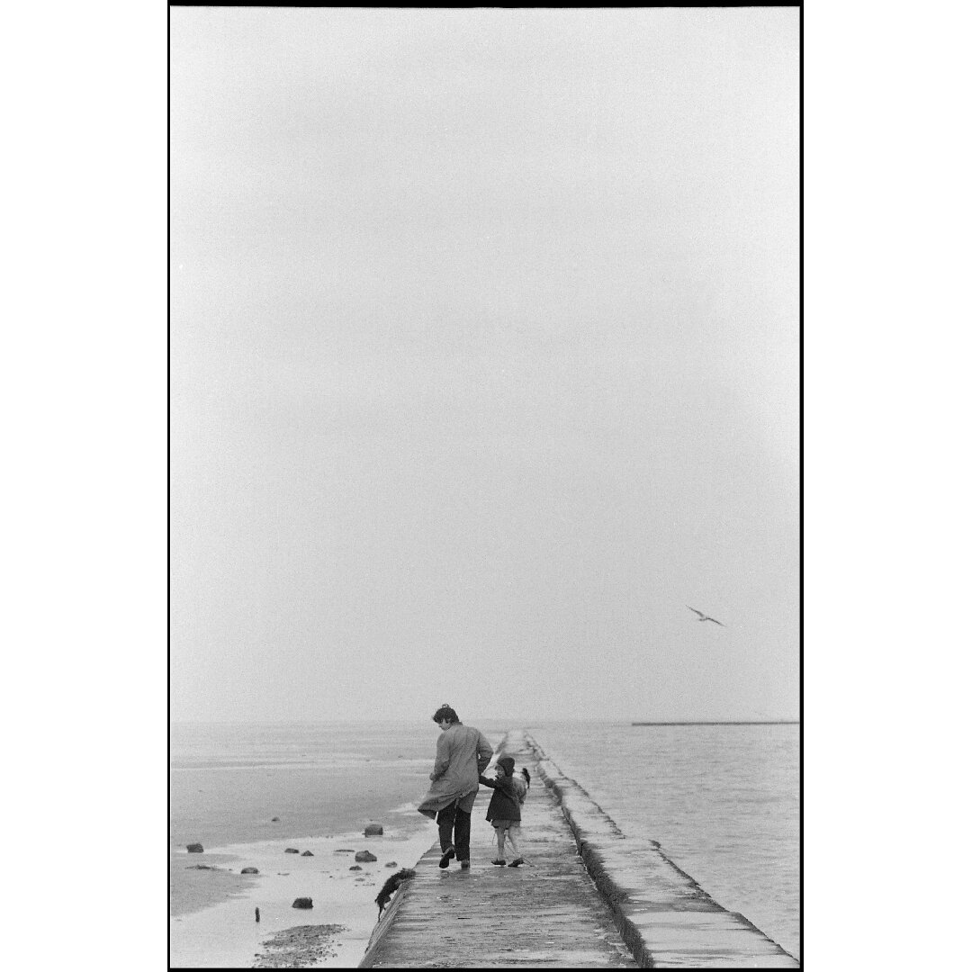 На пирсе. Уиррал, 1968. Фото: @ Linda McCartney. Из открытых источников
