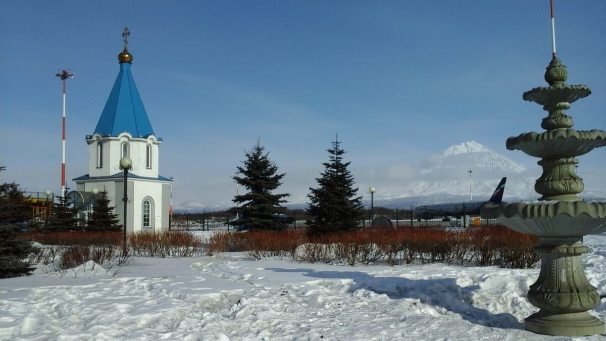 Это зона аэропорта. Виден Корякский вулкан