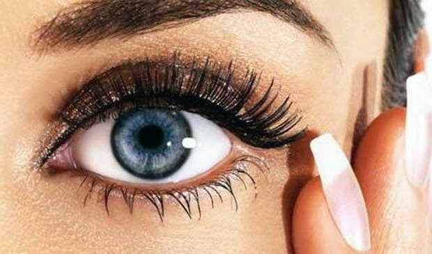 Выпавшие ресницы.