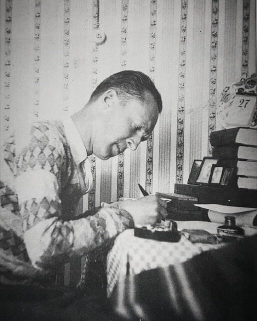 Владимир Набоков за работой, 1929 год