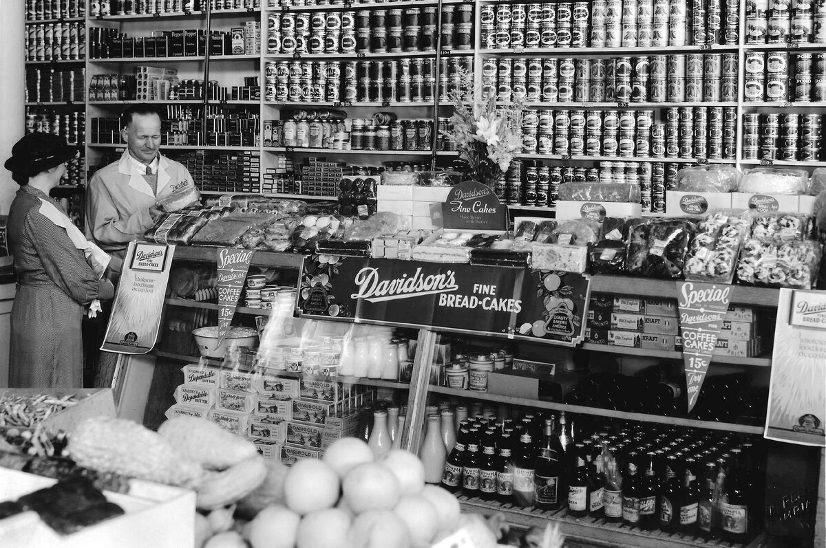 В продуктовом магазине, 1940 год