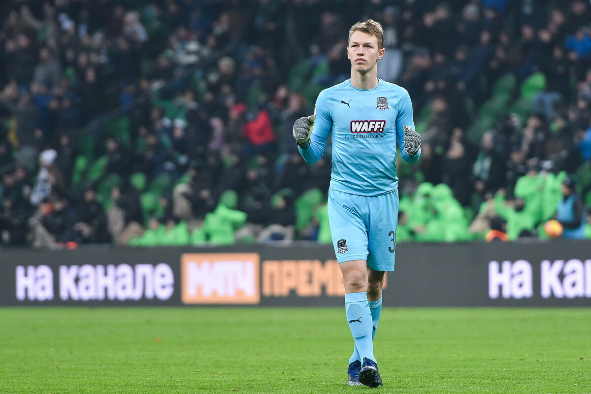 10. Матвей Сафонов (20 лет), «Краснодар» 
Сумма контракта 10 млн евро

Только за последний год стоимость Сафонова увеличилась больше, чем в 10 раз. Но пока слухов из Европы никаких нет.

