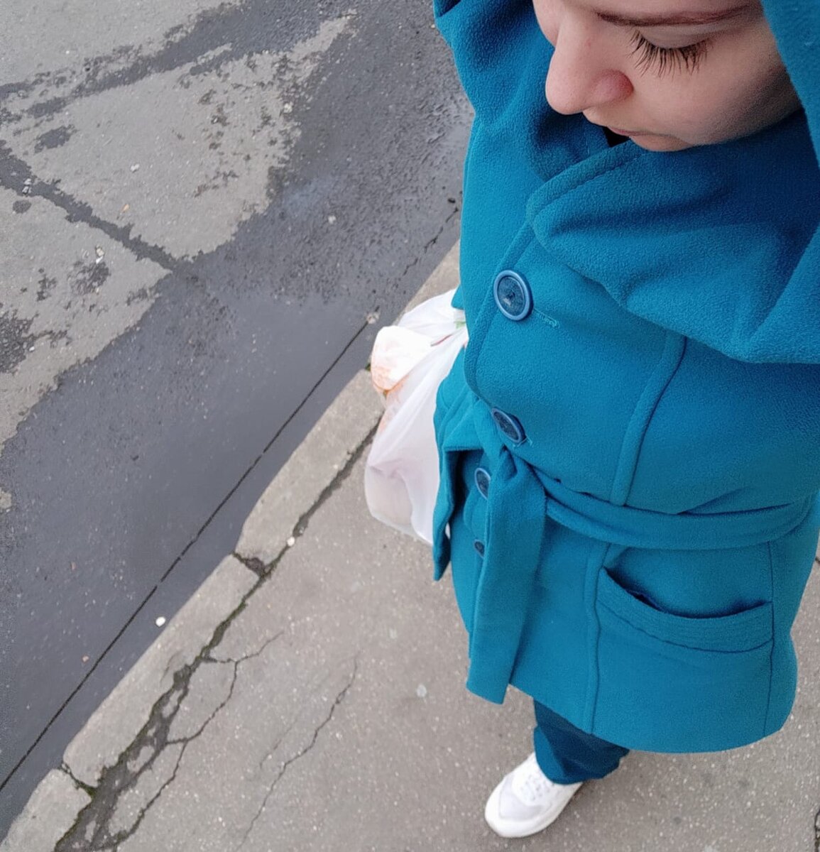 Выносить мусор разрешено даже указом Мера, главное не забудьте надеть маску