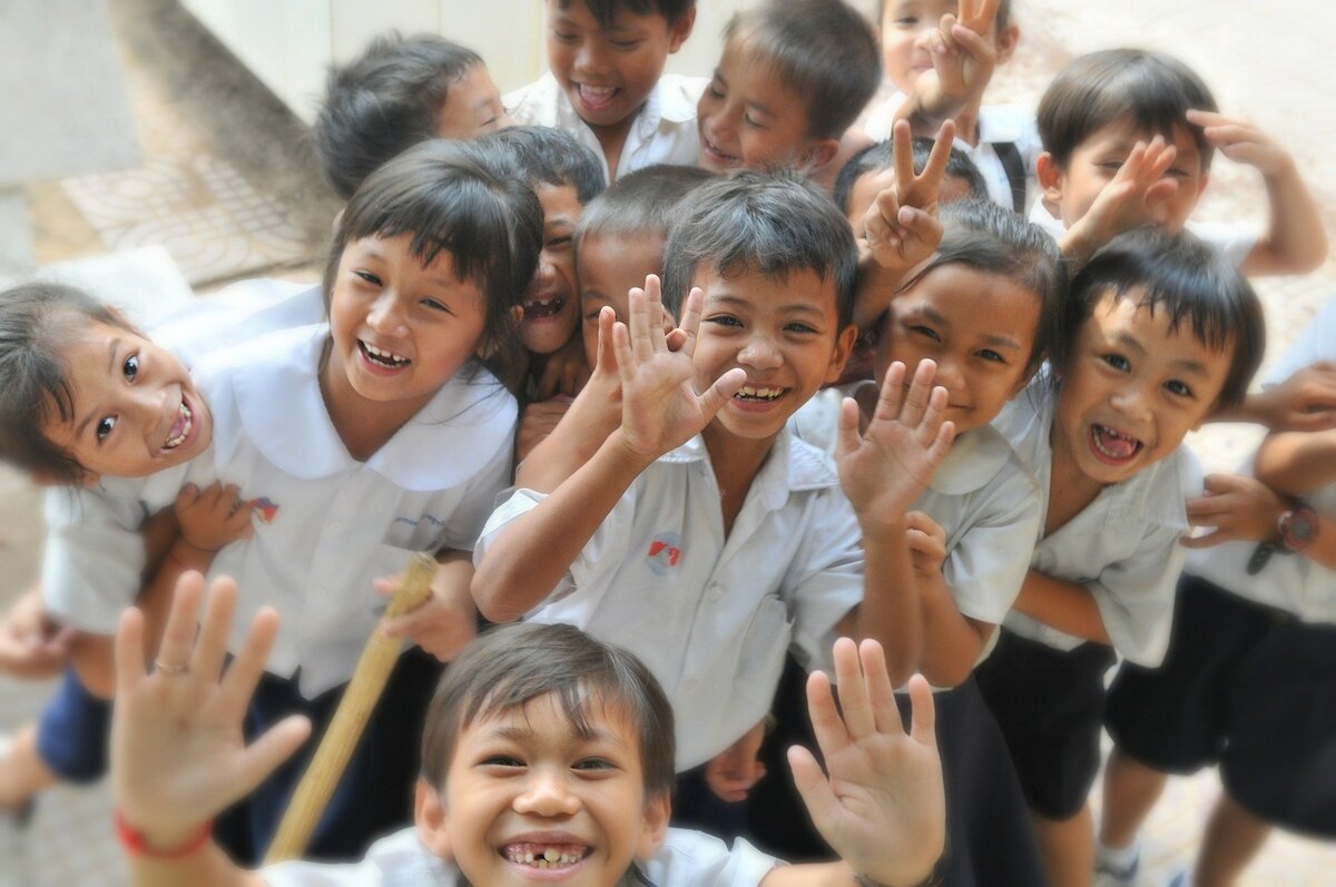 https://cdn.pixabay.com/photo/2015/01/18/13/31/children-602967_960_720.jpg