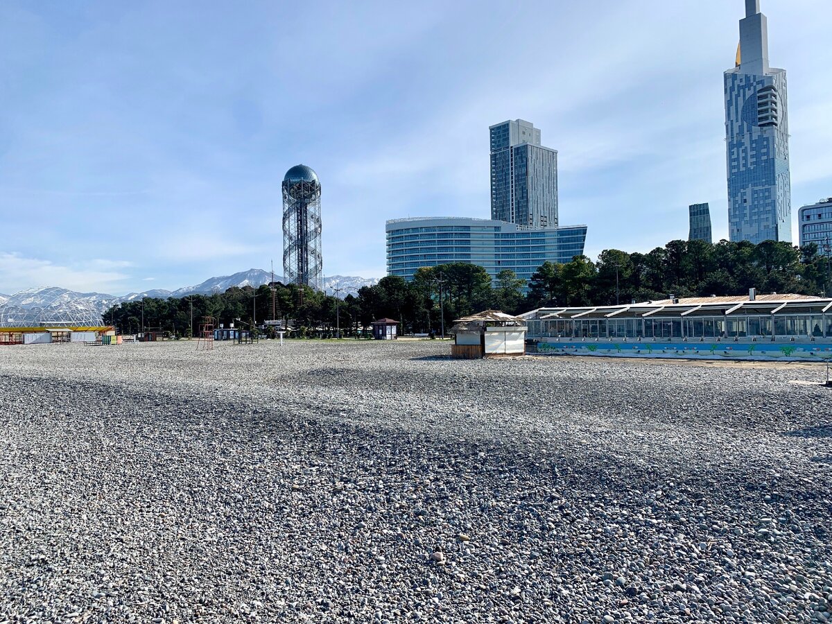 Пляж в Батуми. Январь 2020 года.