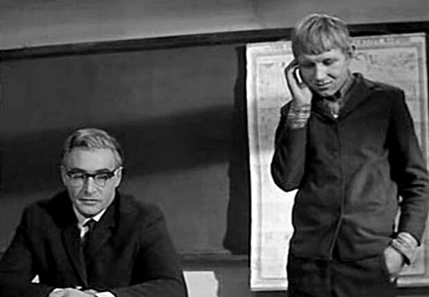 Учителя тоже одевались достаточно строго