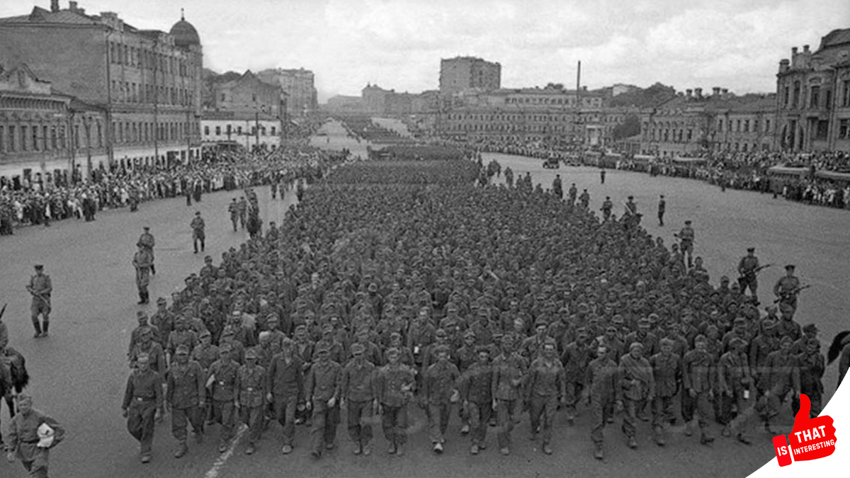 Шествие немецких военнопленных по улицам Москвы в 1944 году.