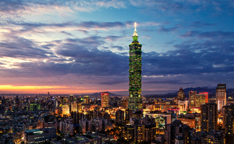 5 место: Тайбэй 101
Тайбэй 101  — многофункциональный небоскрёб , расположенный в столице Тайваня — Тайбэе. Этажность небоскрёба составляет 101 этаж, высота — 509,2 м (вместе со шпилем). На нижних этажах находятся торговые центры, на верхних расположены офисы.