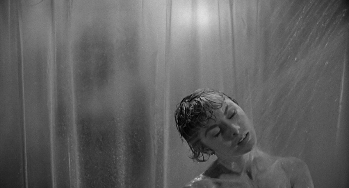 Психо (1960) Альфреда Хичкока - основоположник в жанре "слэшер". Источник - Яндекс.Картинки