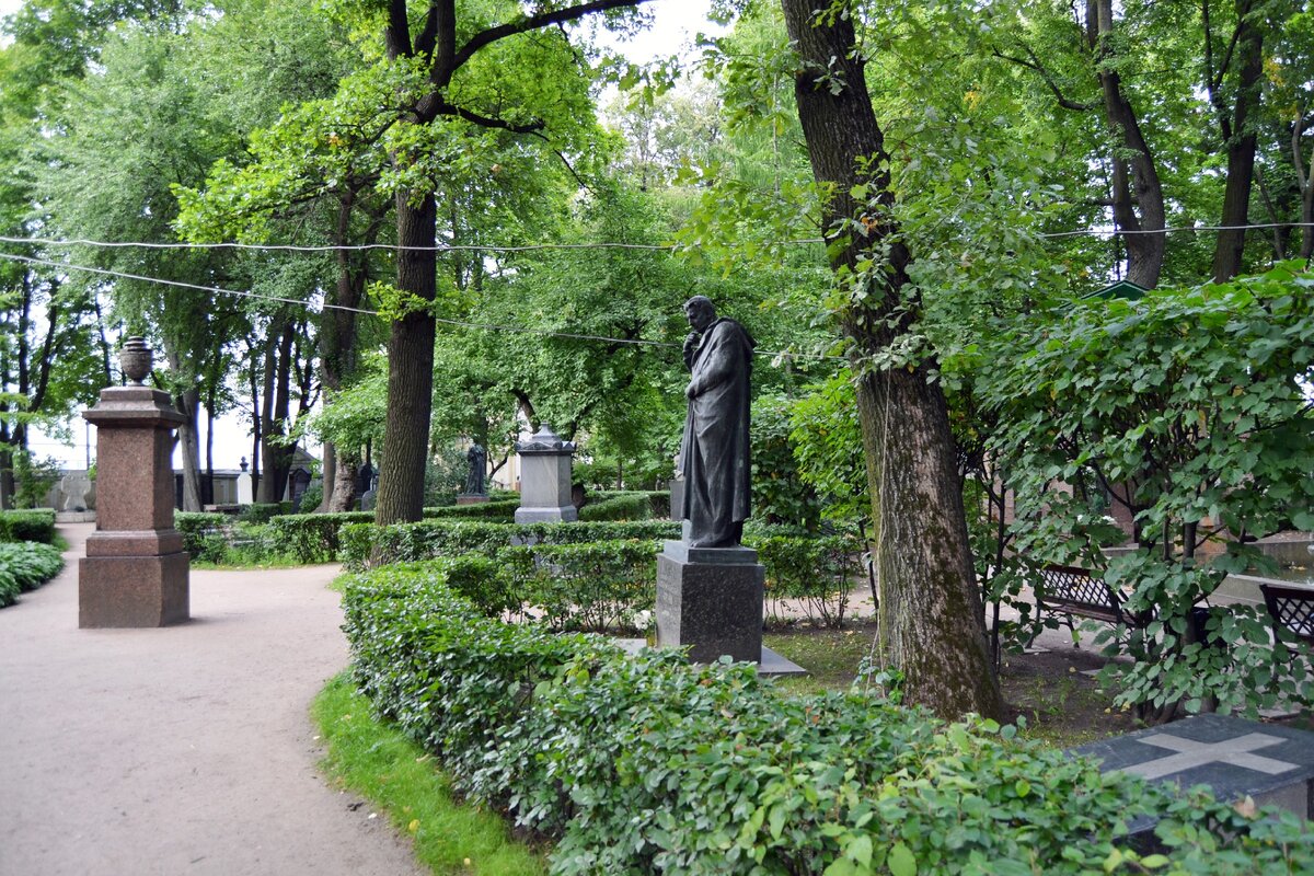 Памятник товстоногову в санкт петербурге