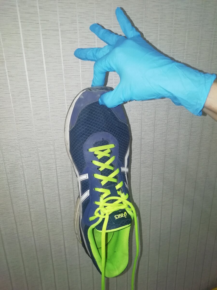 Мой кроссовок, как иллюстрация отчуждения от бега. 