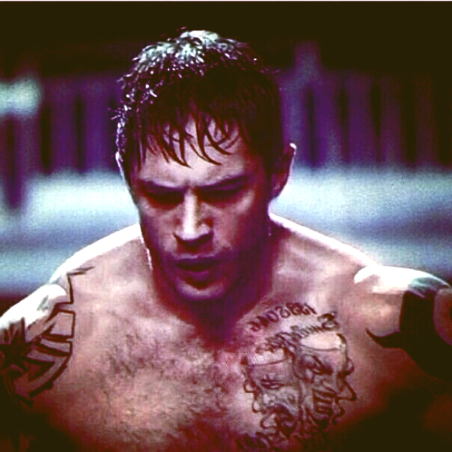 Наверняка ты знаешь этого парня. "Фильм воин 2011 года" рекомендую к просмотру. Пример того, почему тебе немедленно стоит начать качать свои трапеции. 