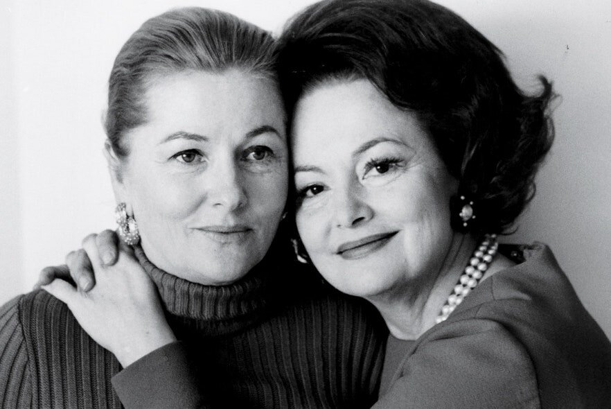 Редкое фото, где сестры вместе.