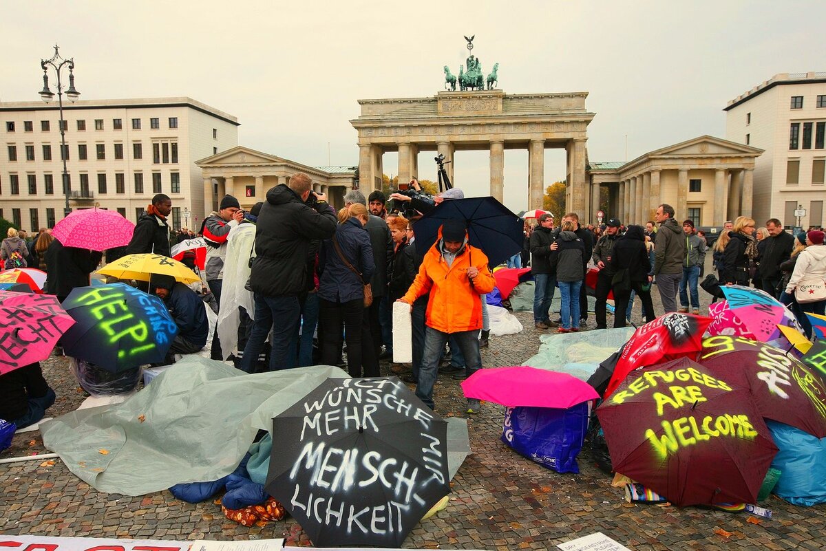 источник: https://www.euractiv.com/section/development-policy/news/upsurge-in-refugees-may-cause-germany-to-push-its-limits/ 