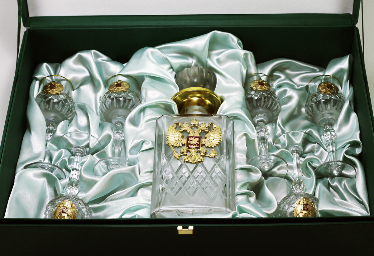 Отличный подарок, не хватает только самой водки