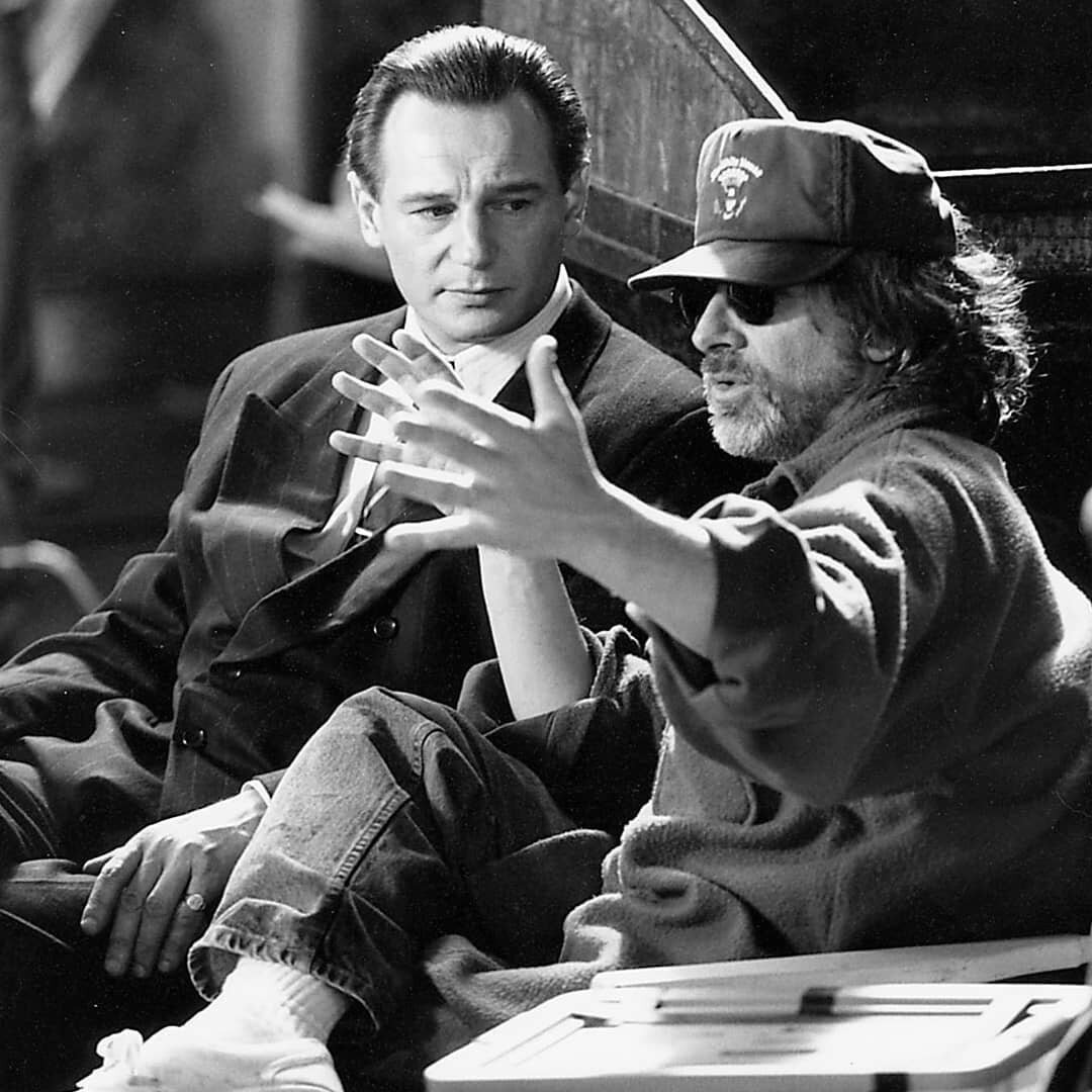 На съемках фильма. Спилберг объясняет Нисону его задачу