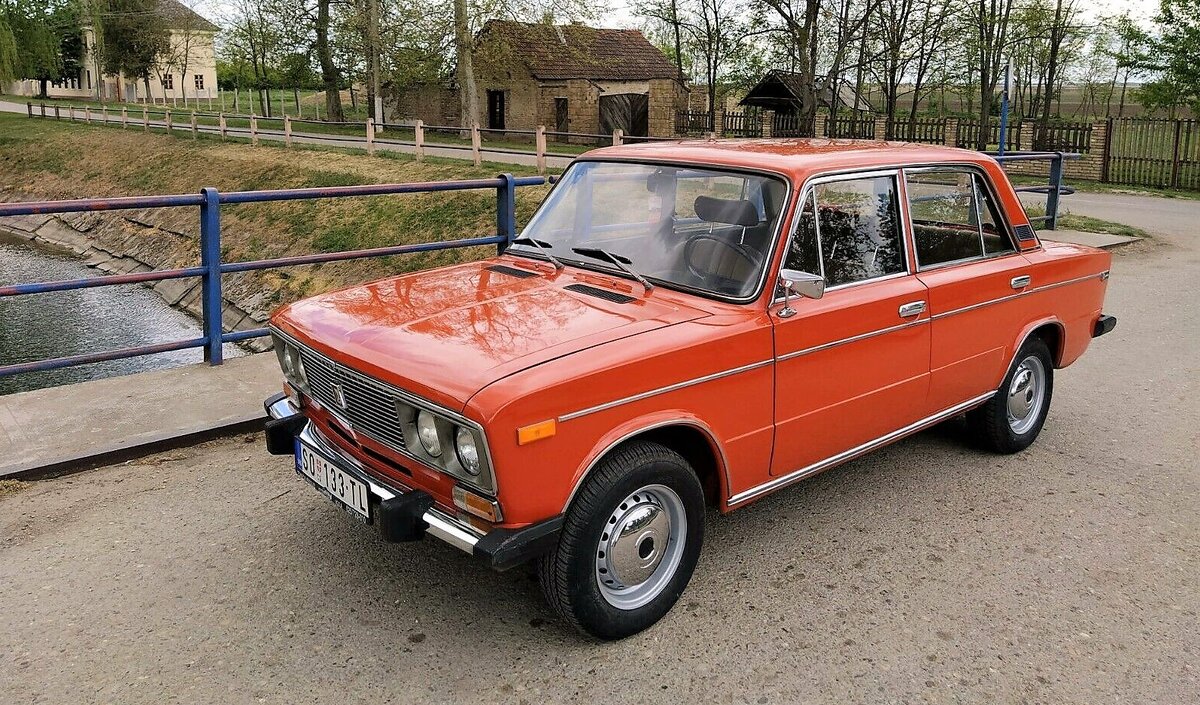 Шестёрка в оранжевом исполнении. Новый кузов, не крашен. В нём даже практически не сидели. Истинный коллекционный ретро авто из СССР. фото moly-shop.ru