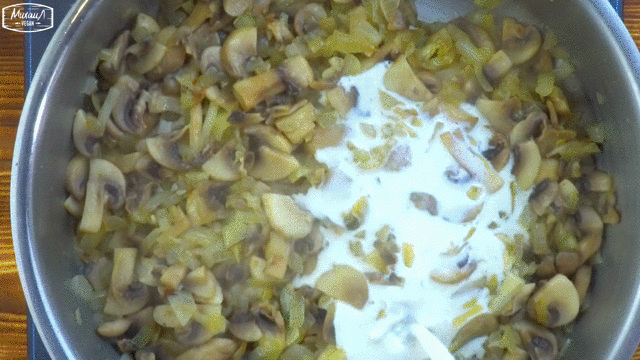 чеснок + лук + шампиньоны + овсяные сливки + кипяток + паста