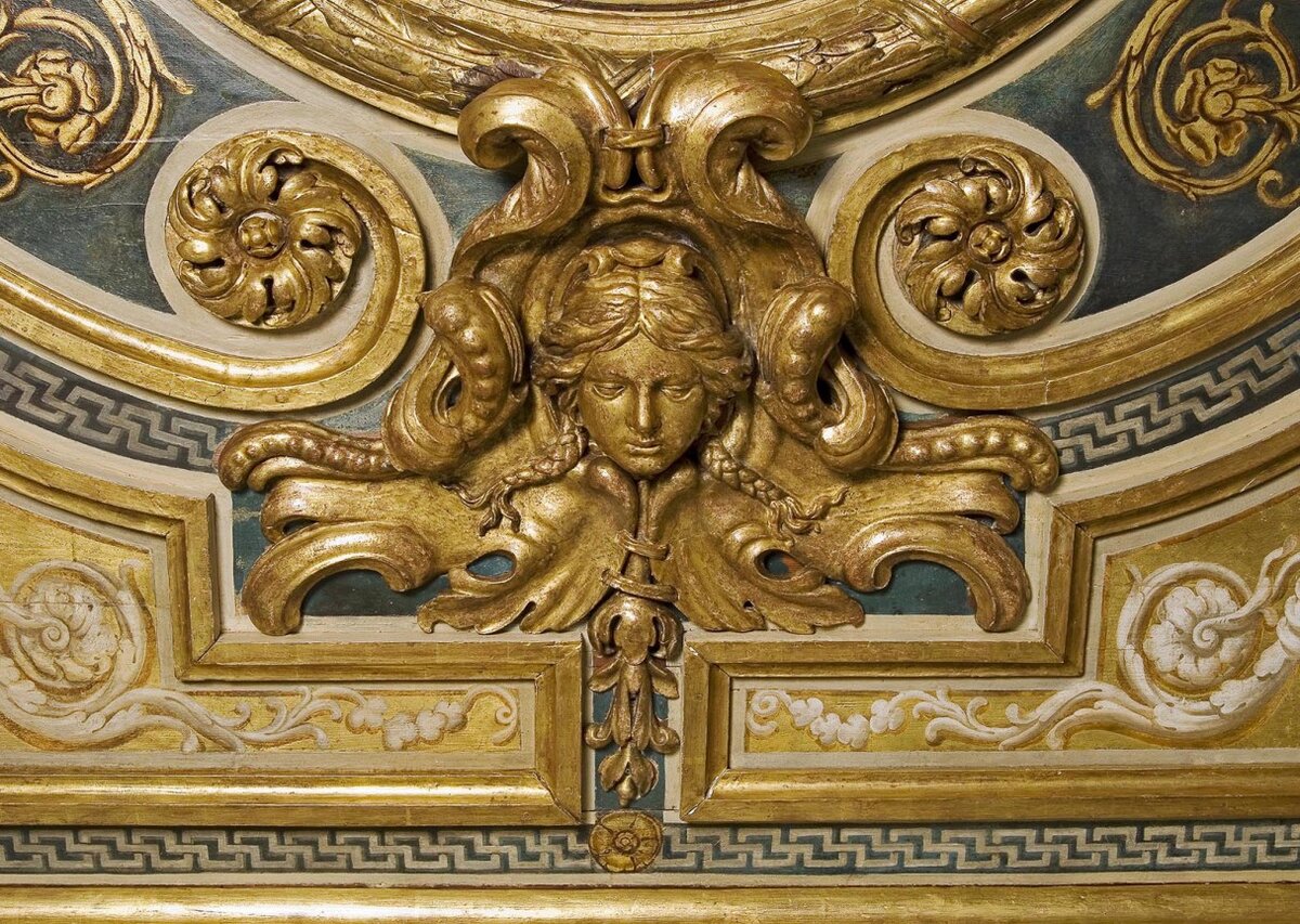 Коллекция дома Фео насчитывает около 200 экземпляров