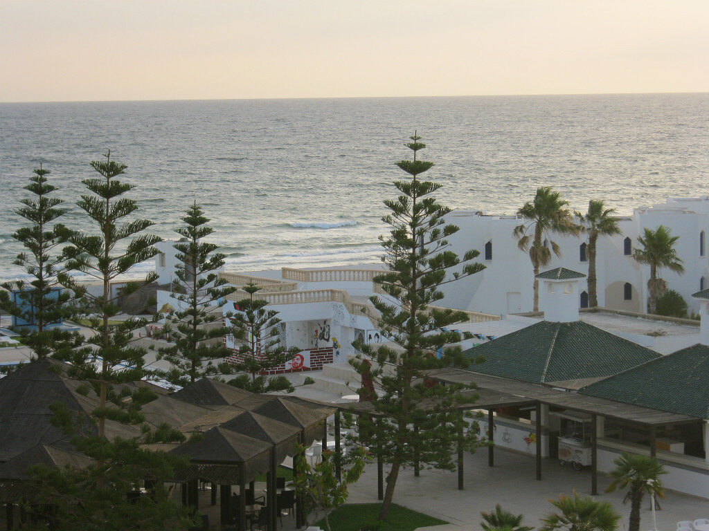 Вид из окна отеля   Amir Palace