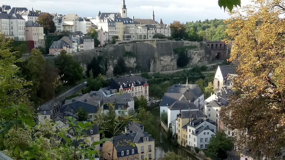 Вид с террасы площади перед Дворцом Правосудия.