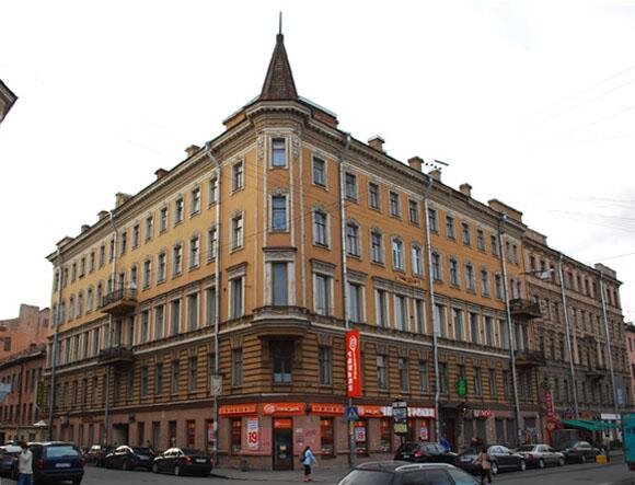 фото с сайта  https://www.citywalls.ru/house1198.html  - дом, где была квартира моих предков