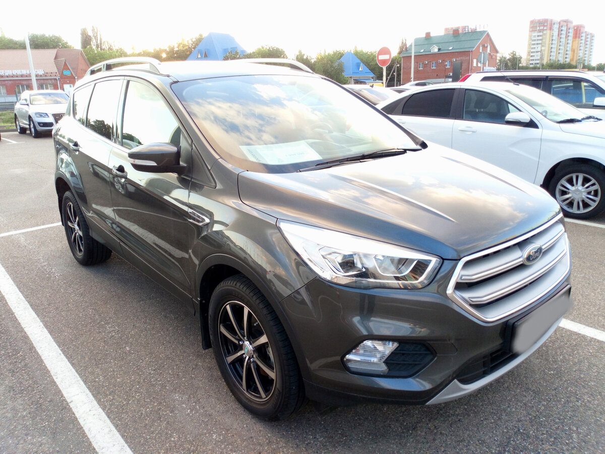 Ford Kuga: в жизни цвет богаче