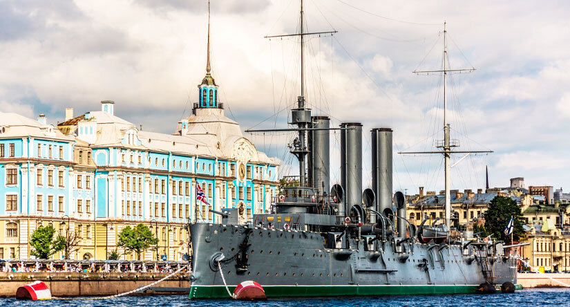 Вид на Питонию и крейсер «Аврора»