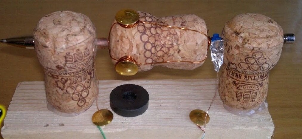 Электрический мотор из пробок