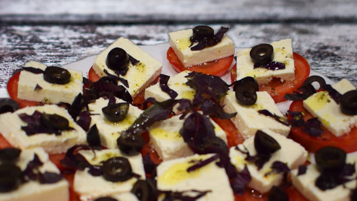 Закуска из помидоров с брынзой