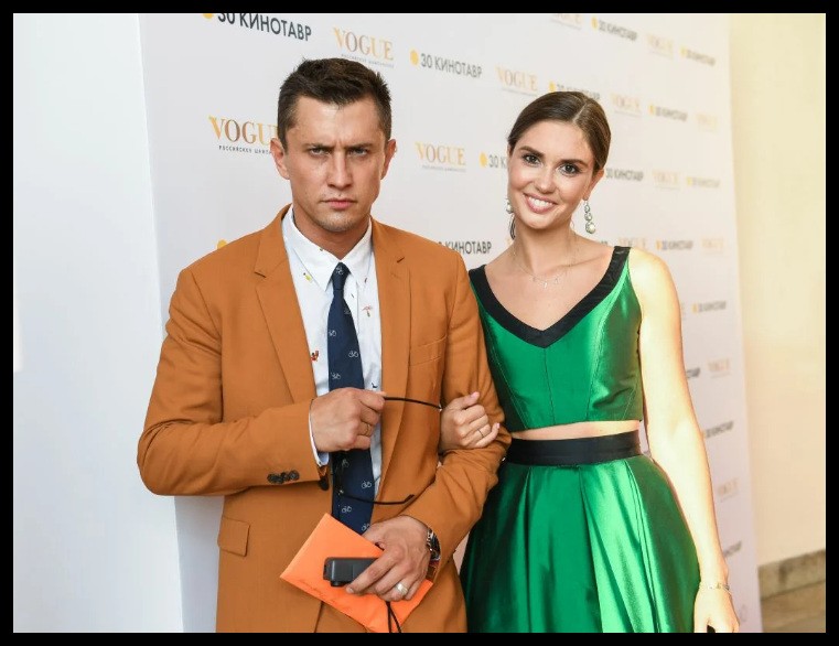 В феврале 2020 стало известно о разводе Прилучного и Муцениеце