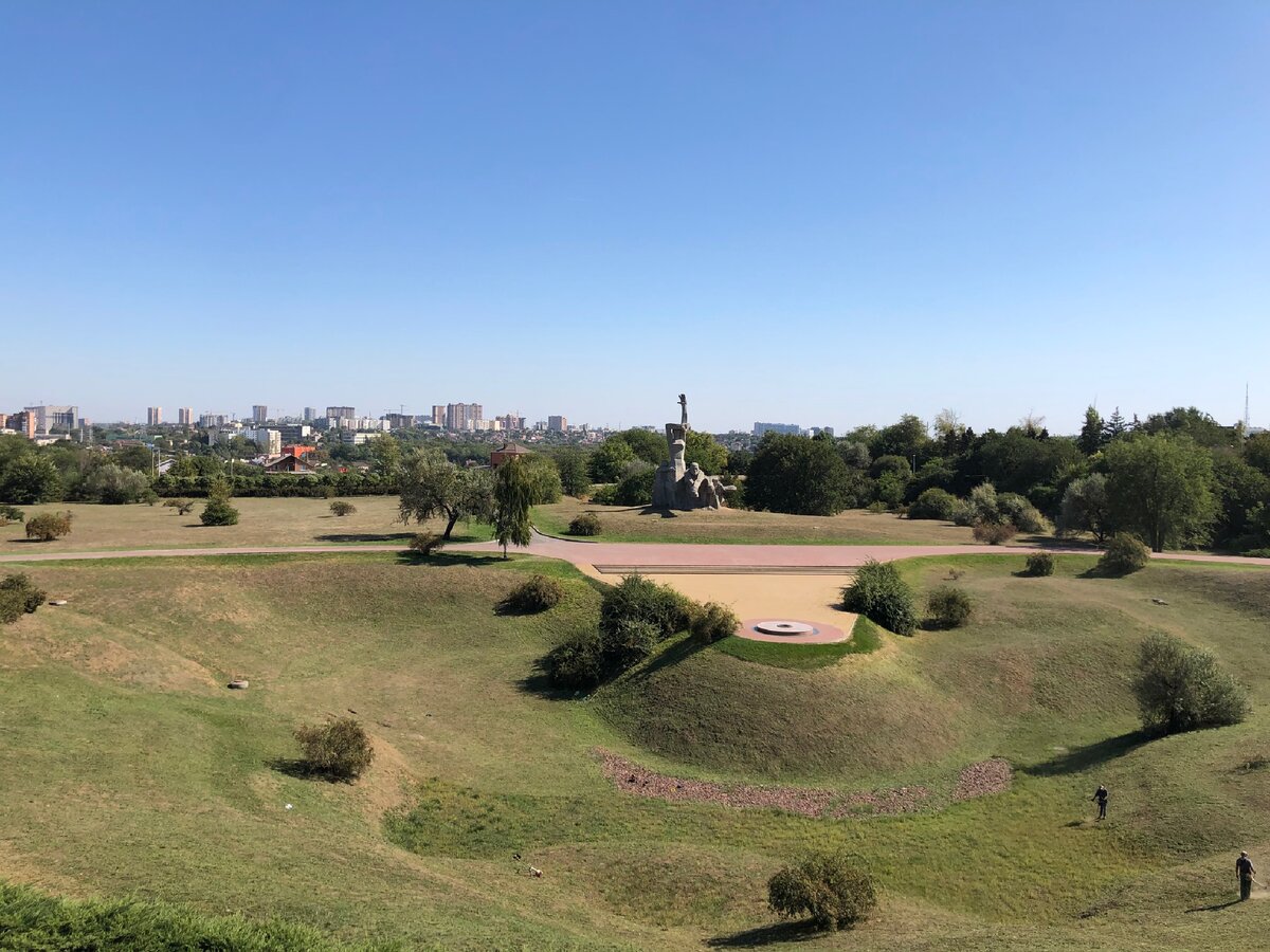 Мемориал в змиевской балке ростов на дону фото