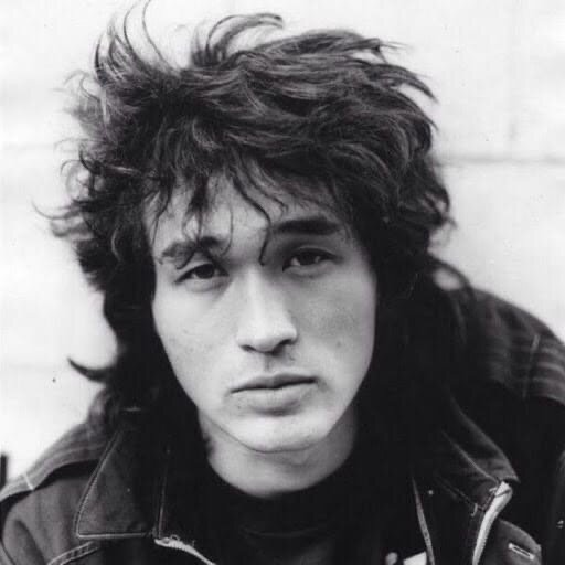 Угадай кто это?? Если отгадал то пиши в комментариях кто это.